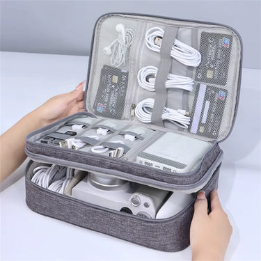 Trousse de Rangement Multifonction avec double compartiment, idéale pour organiser vos cùbles, écouteurs, chargeurs et appareils photo. Design pratique et spacieux pour un rangement optimisé.